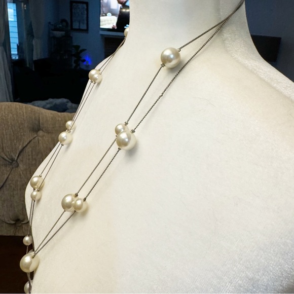 Vintage Double Strand Chunky Faux Pearl and Silver Tone Necklace - Picture 3 of 9